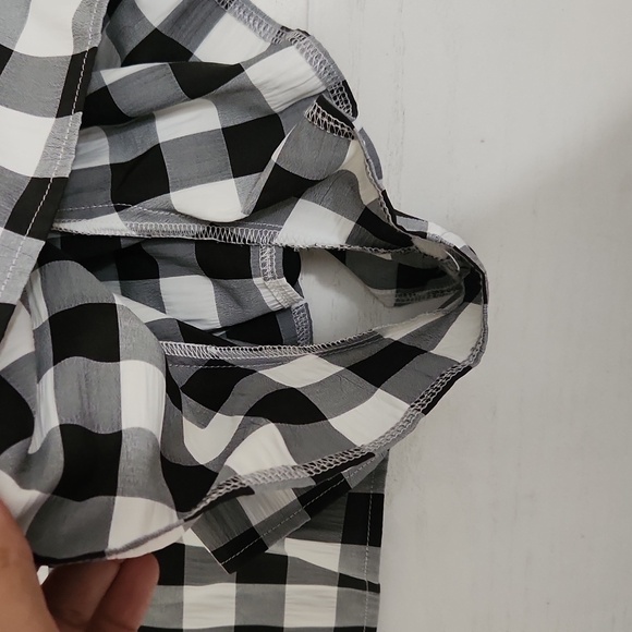 ASOS Maternity Vfront smock romper in mono gingham Contemporary Collegiate - Picture 11 of 14